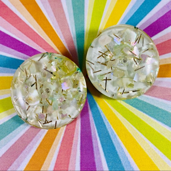 Vintage large lucite confetti button clip on earrings iridescent - Picture 5 of 6